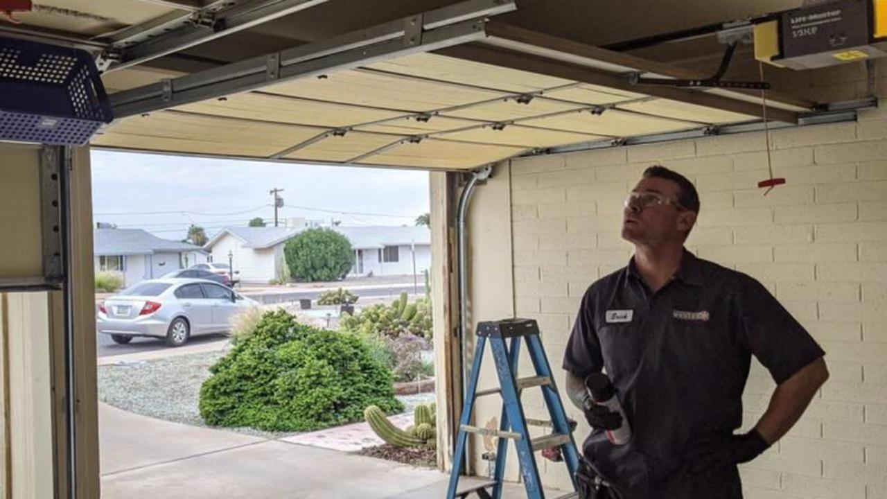 5 Benefits of Hiring a Good Garage Door Repair Company - Opera News