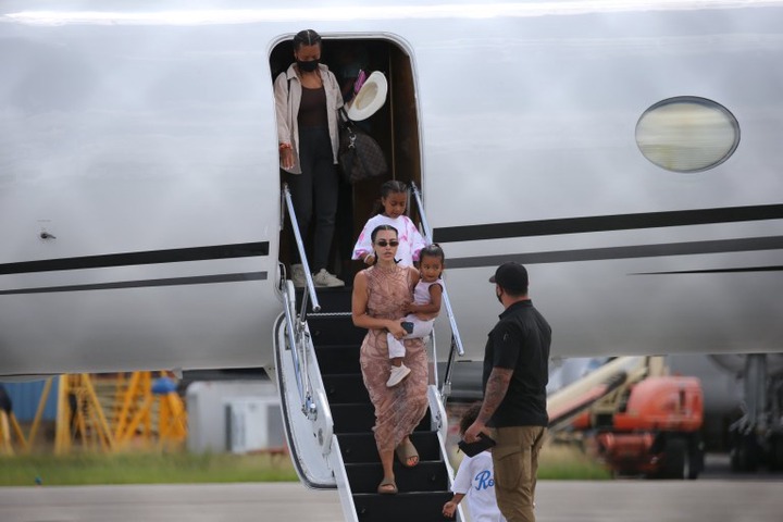 Kim Kardashian and Kanye West land in Miami after ?make or break? trip in the Dominican Republic (photos)