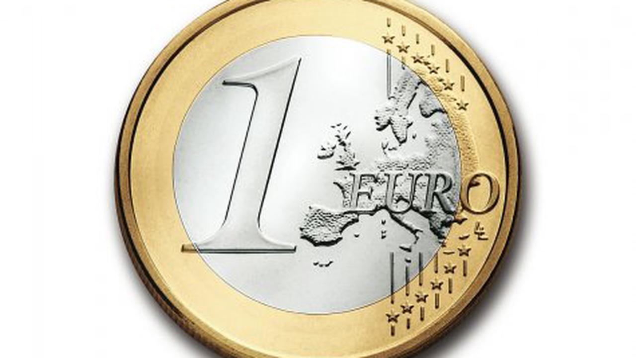 Курс евро опустился ниже 58 рублей впервые с 2015 года