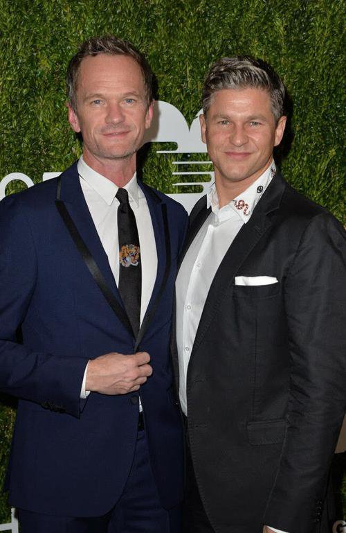 Ali Wentworth George Stephanopoulos Daughter Elliott 18 Heads To Prom In Elegant Black Gown Opera News