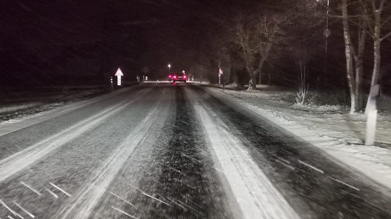 Schneefall und Blitzeis sorgen für Verkehrschaos im Landkreis
