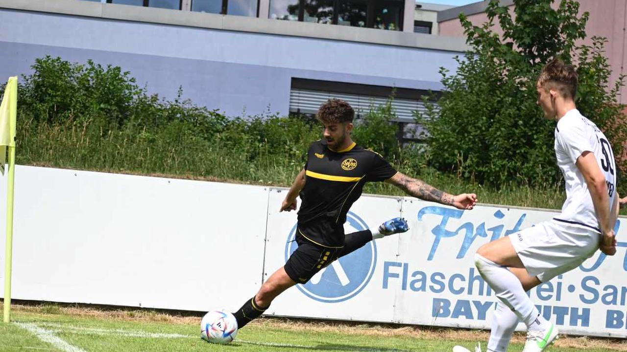 Fuß­ball: SpVgg Bay­reuth fei­ert 4:0‑Erfolg gegen FC Ein­tracht Bamberg