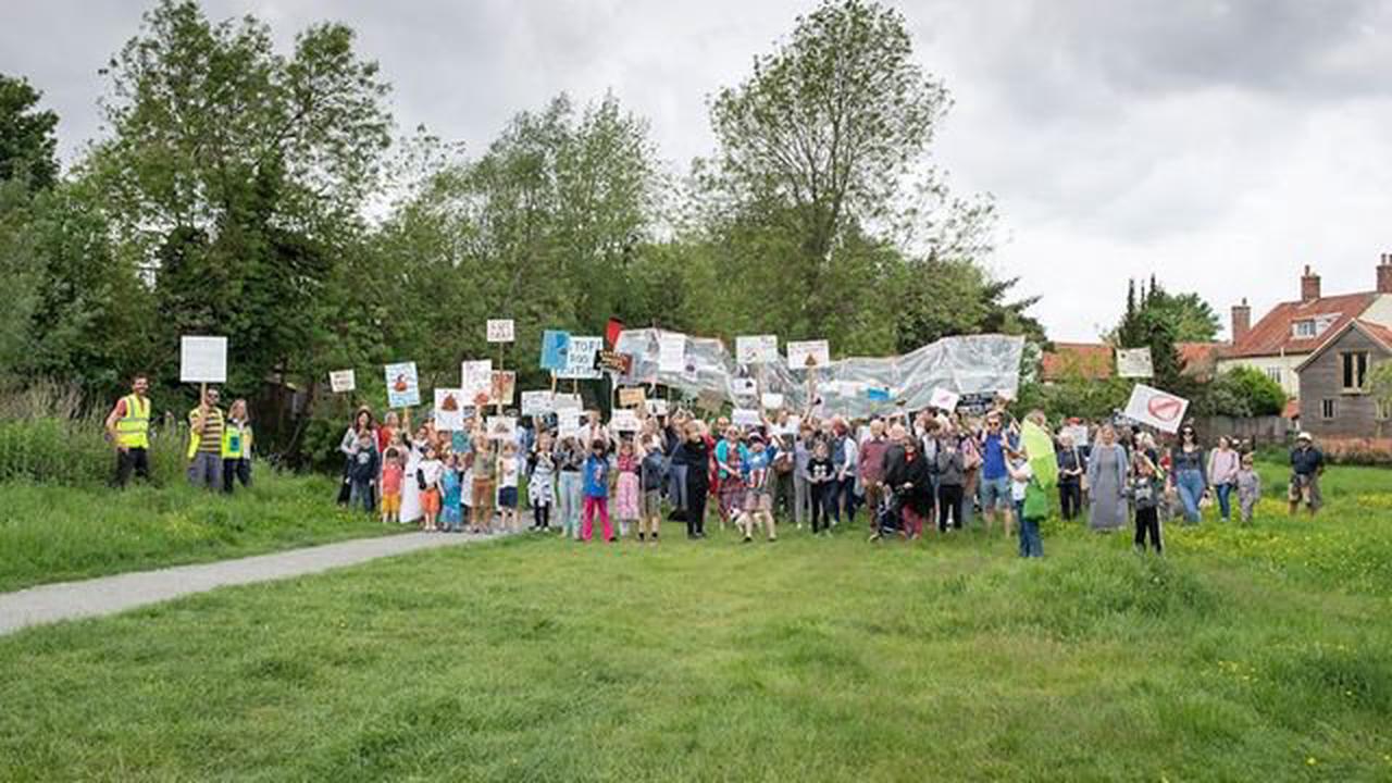 'Incredible turnout' as protesters demand River Waveney clean up