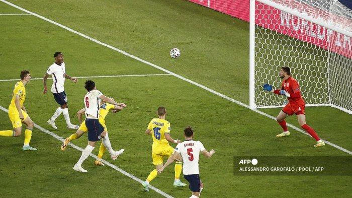 Para pemain Inggris merayakan gol kedua mereka selama pertandingan sepak bola perempat final UEFA EURO 2020 antara Ukraina dan Inggris di Stadion Olimpiade di Roma pada 3 Juli 2021.
Alberto PIZZOLI / POOL / AFP