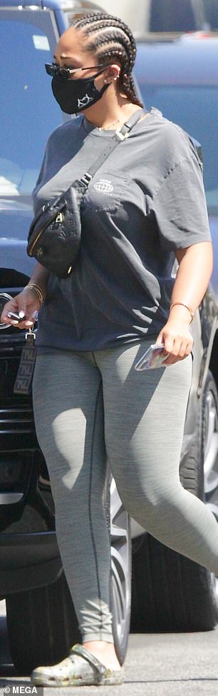 Errand run: The 22-year-old model accentuated her enviable curves in a pair of grey leggings and a charcoal grey t-shirt