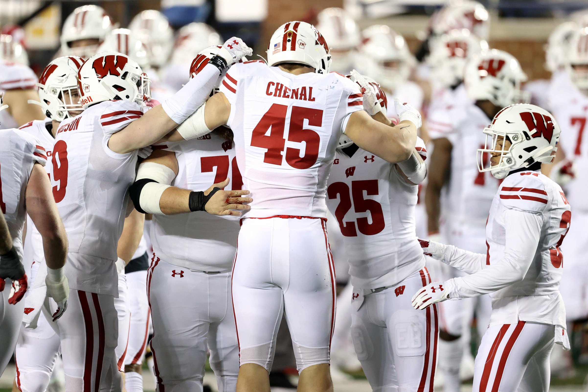 Wisconsin Football: Depth Chart And Injury Report For Notre Dame Game -  Opera News