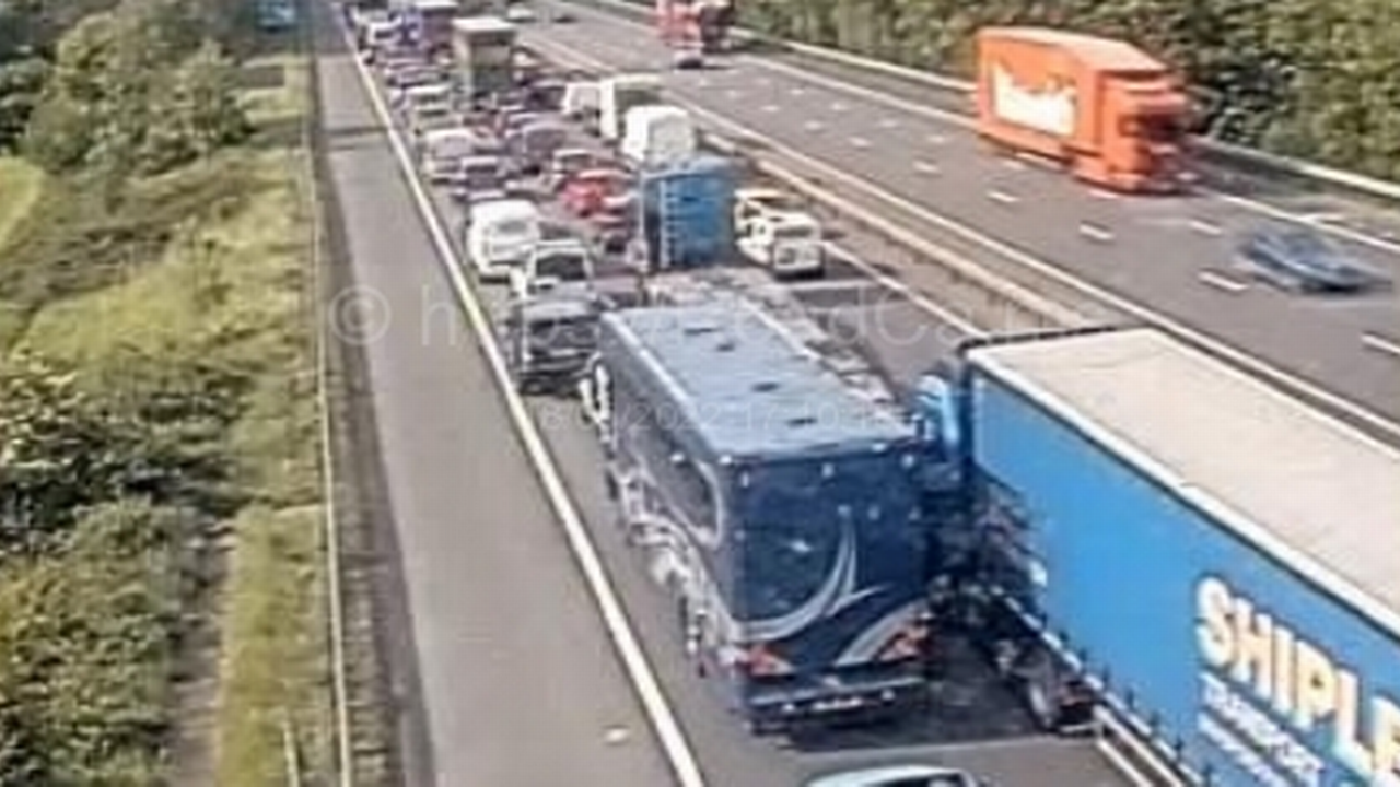 Live updates: Police close M5 junction after collision between two lorries