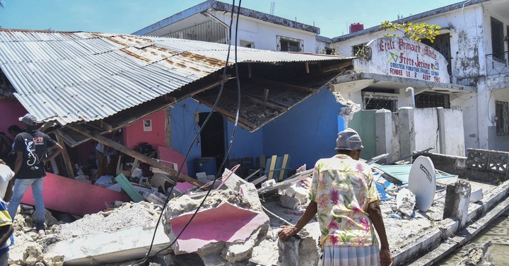More than 200 people dead after 7.2-magnitude earthquake strikes Haiti (photos)