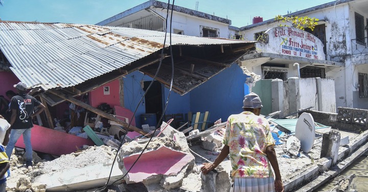 Haïti : Plus de 300 morts après un séisme de magnitude 7,2 qui frappe le pays, Joe Biden réagit-(photos)