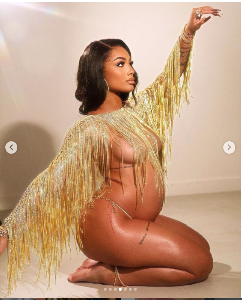 Pregnant Dani Leigh strips down completely to show off her baby bump?(Photos)