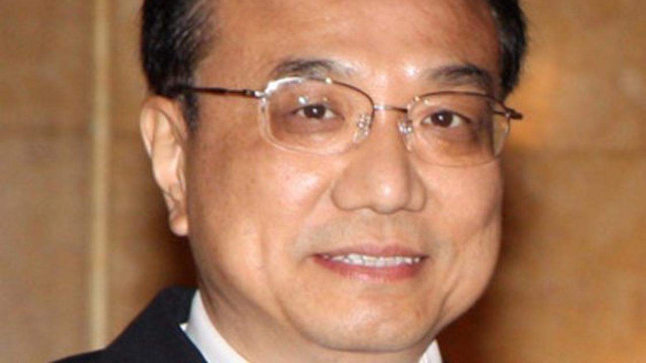 Ли Кэцян призвал бороться с пандемией в Китае с оглядкой на экономику