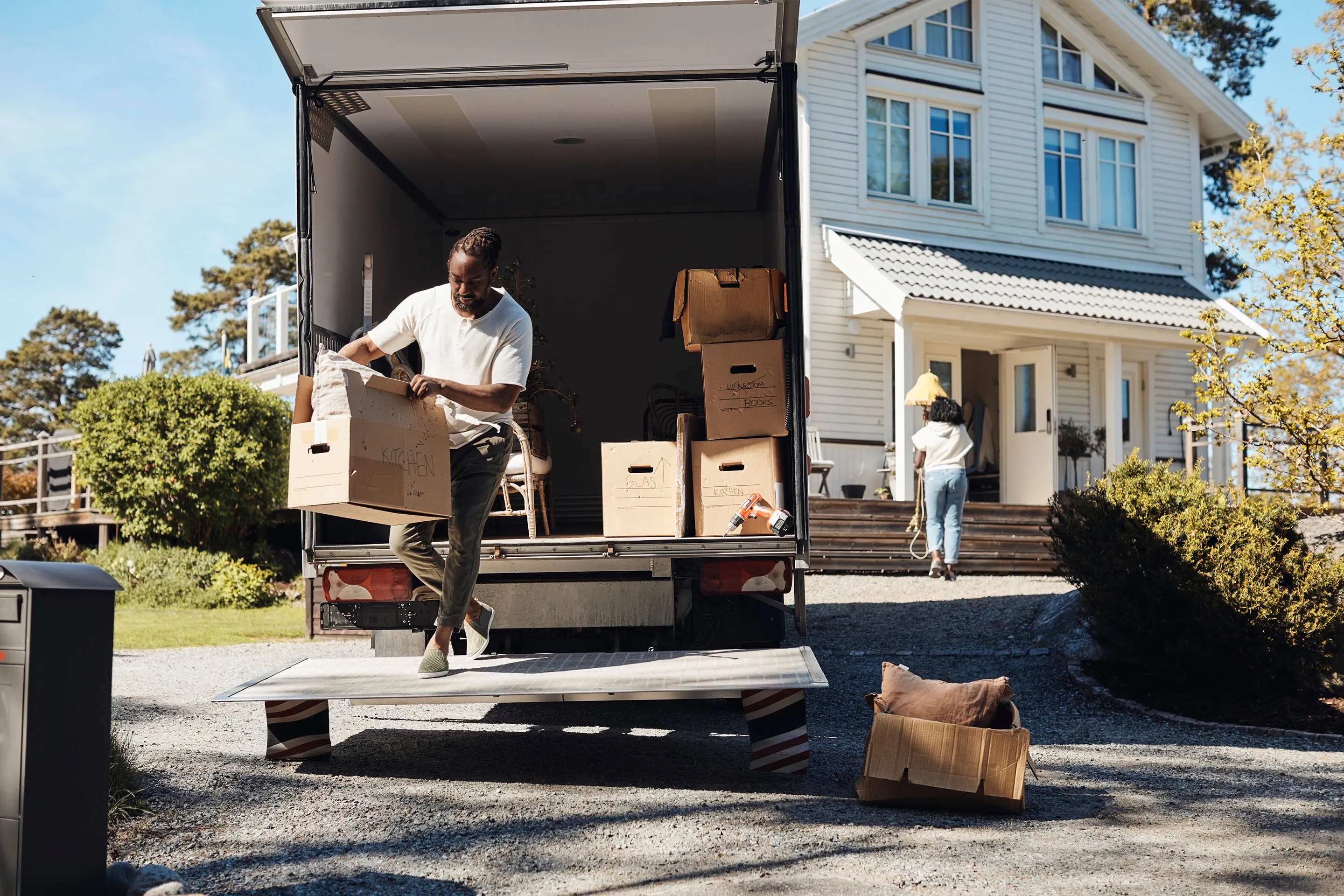Home Equity Agreement or HELOC: How to Choose the Right Option