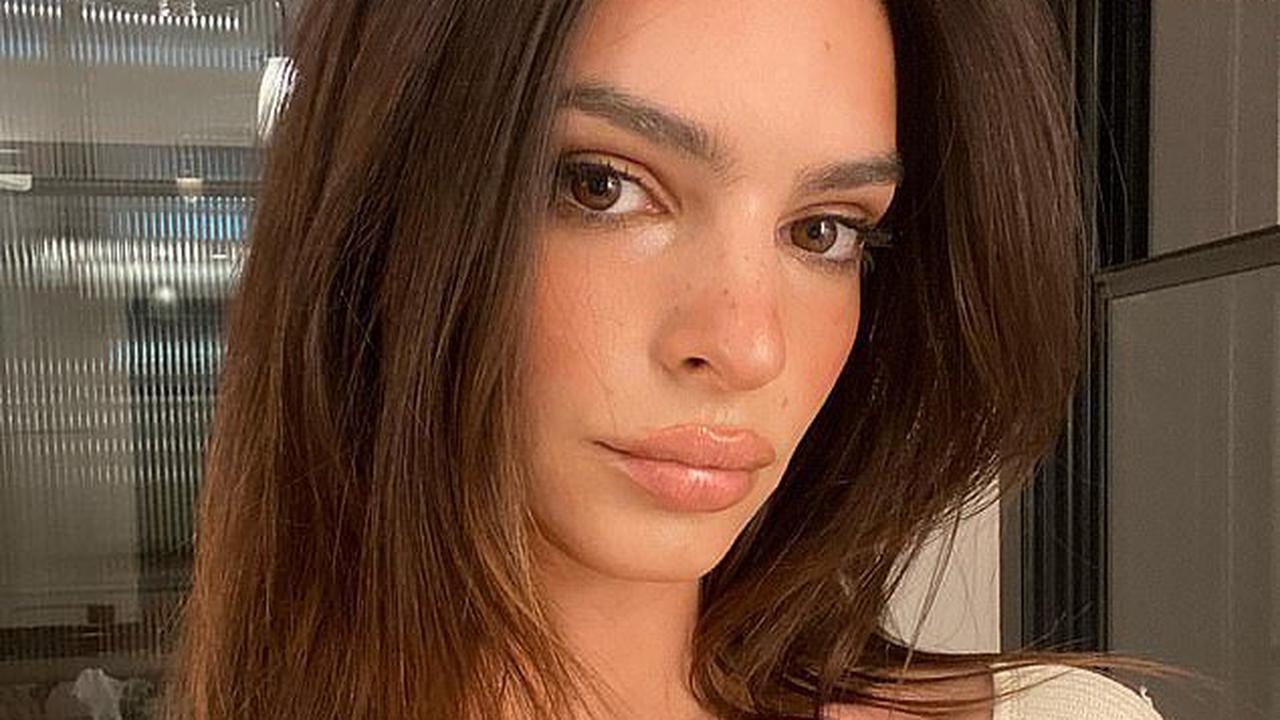 Emily Ratajkowski celebrates her book tour with pouty selfie and a night of 'intimate' conversations about 'empowerment'