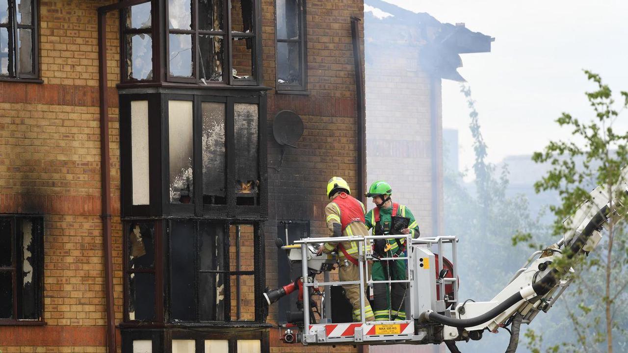 Wohnhausbrand nach Gasexplosion in England