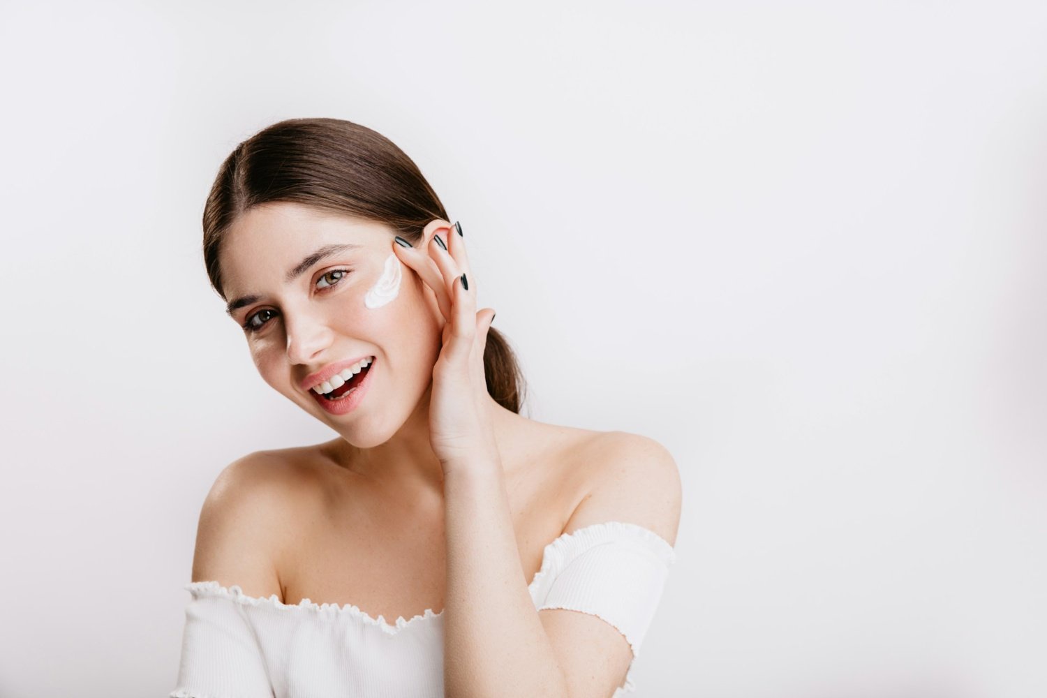 Luxury Collagen Supplements or Skincare: Which Delivers More?