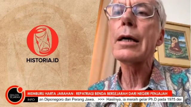 Peter Carey menyampaikan materi mengenai barang jarahan keraton Yogyakarta di YouTube. - (YouTube/Historia.id)