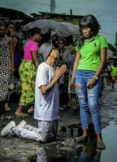 Image may contain: 3 people, people standing