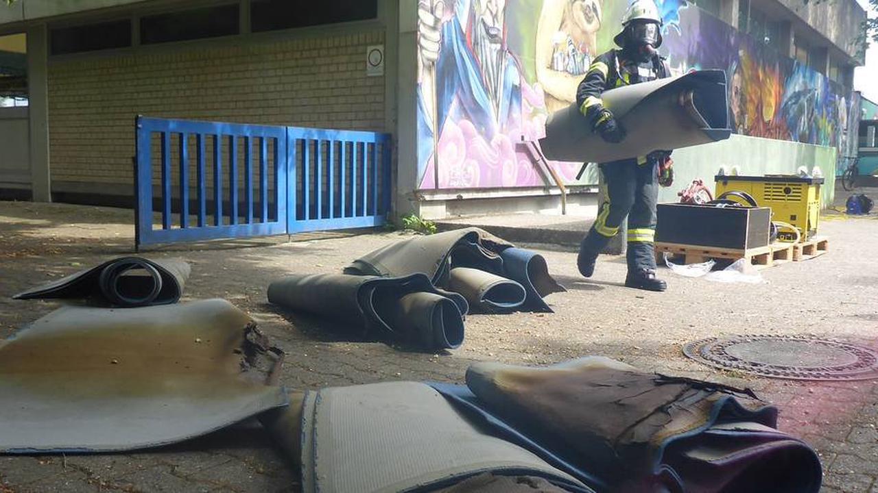 Matten brennen in Mainzer Schulhalle - Großbrand verhindert