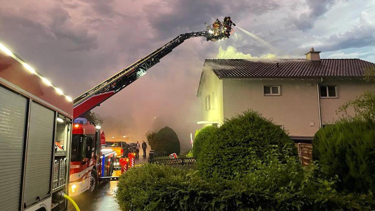 Haus brennt nach Blitzeinschlag in Bremgarten bei Bern