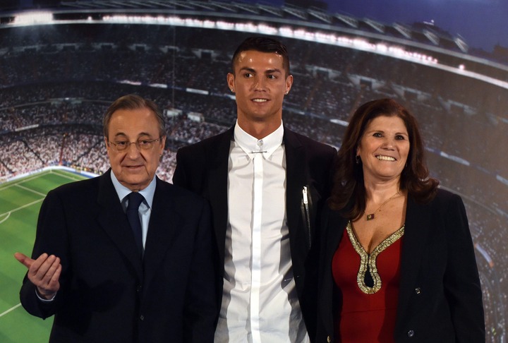 Who is Cristiano Ronaldo&#39;s mother, Maria Dolores? What&#39;s her job, and how  many children does she have?