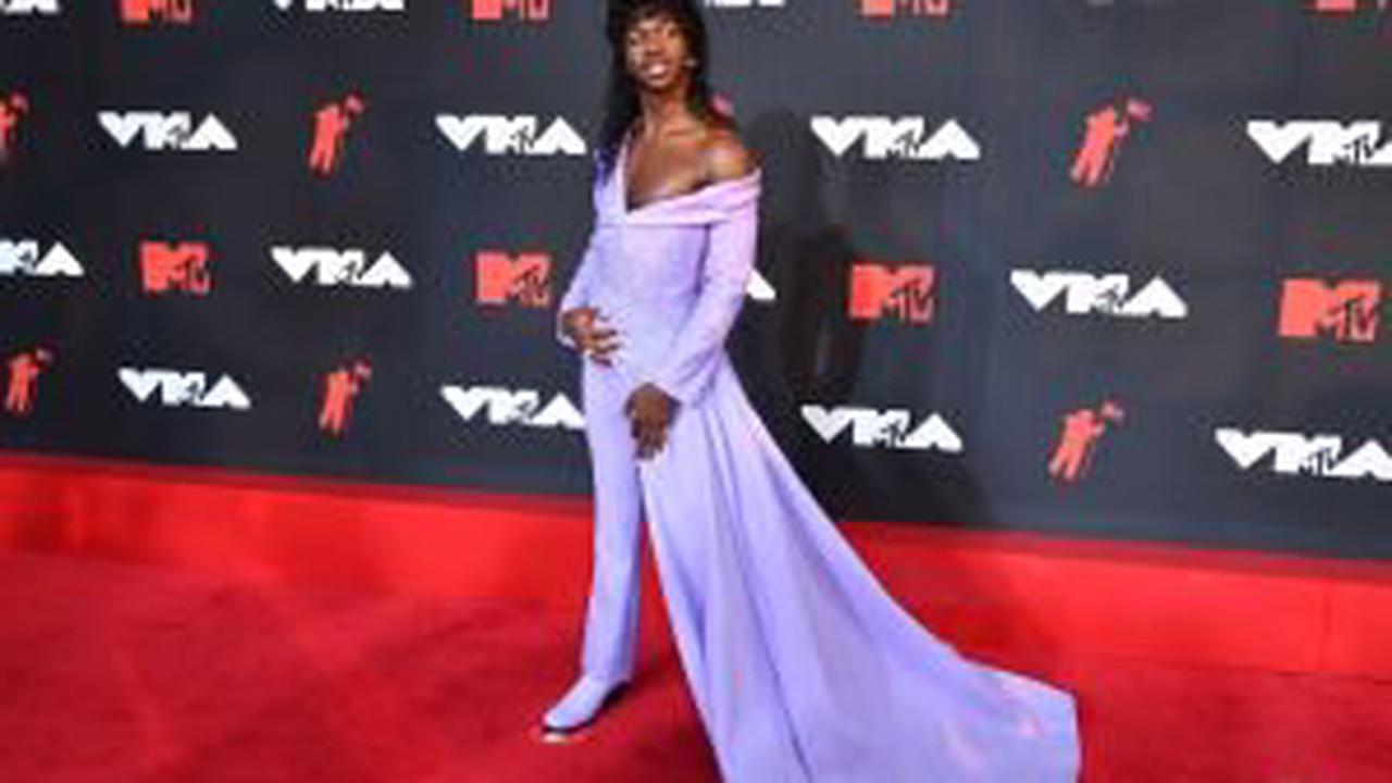 Lil Nas X rocks a mullet and baby bump on the VMAs 2021 red carpet - Opera News