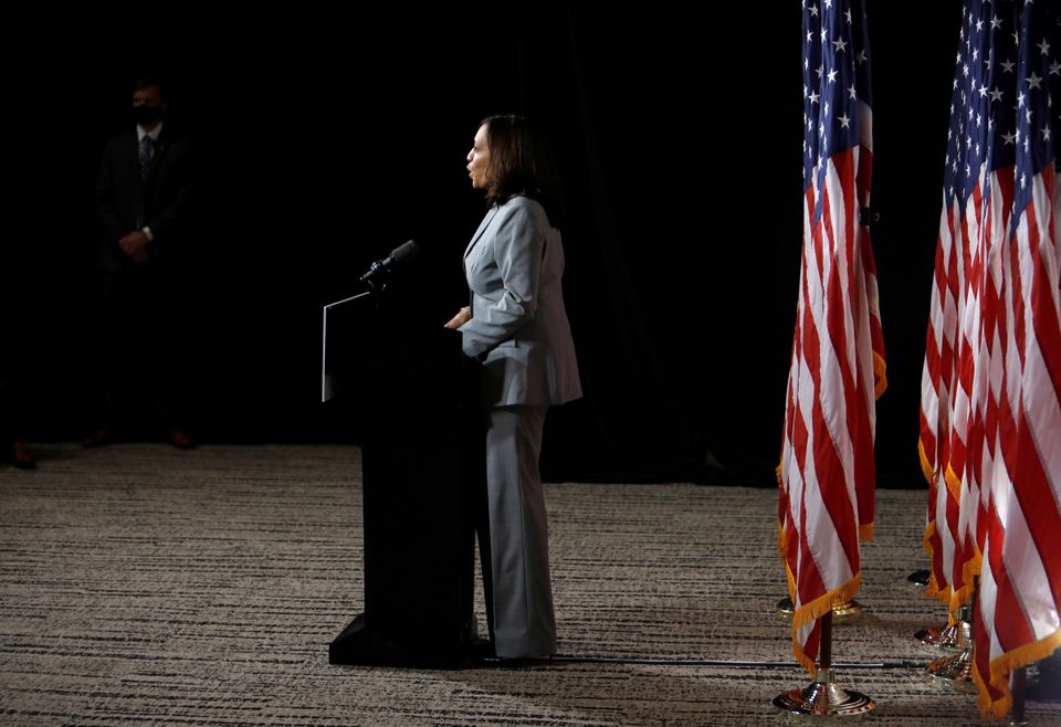 Ella Emhoff Vice President Kamala Harris Stepdaughter Signs With Img Models Opera News