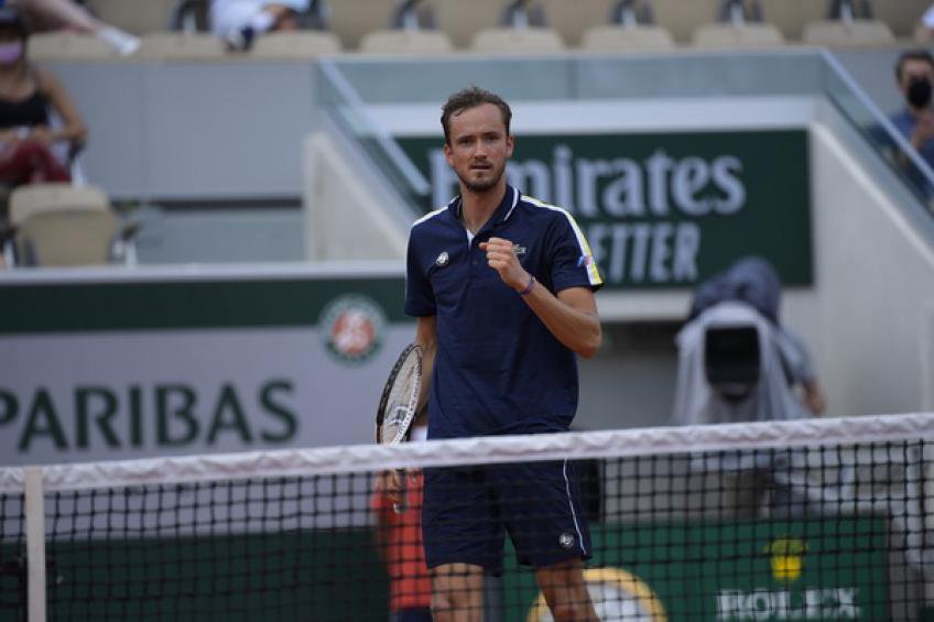 Atp Roland Garros Daniil Medvedev Tops Cristian Garin To Stay On World No 1 Course Opera News