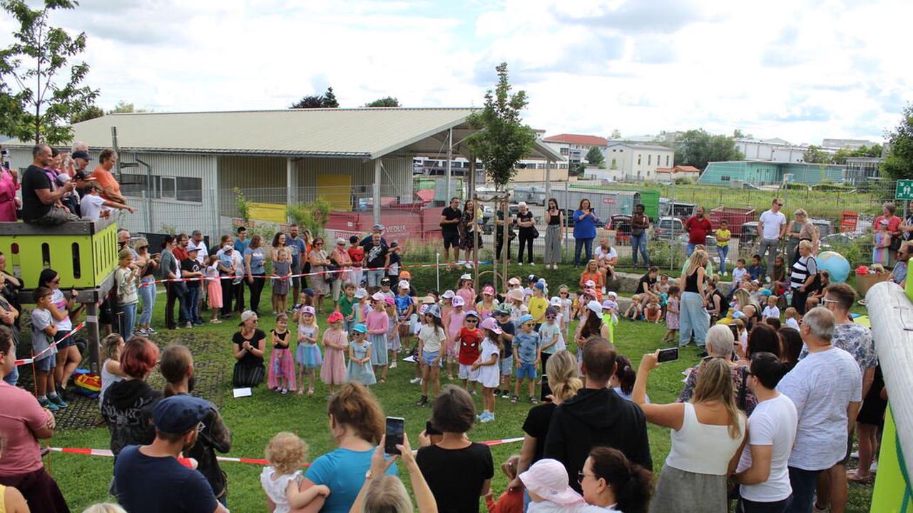 Sommerfest im Schneckenhaus: Weltreise, Stationslauf und Tanz in der Traunreuter Kindertagesstätte