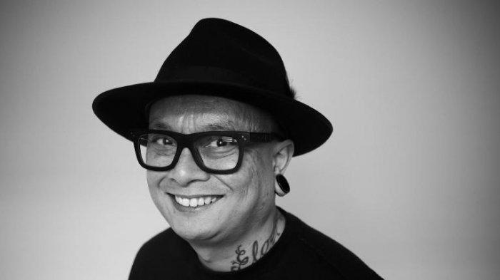 Raja Singa dinyanyikan Donny Verdian bersama iringan musik Alvon Ditya Arudiskara, musisi Yogyakarta sekaligus pendiri Sanggar Seni Notoyudan Yogyakarta. Lagu Raja Singa yang dinyanyikan Donny Verdian juga diiringi Ignasius Bowo Sarjito dibantu Yohanes Fajar DK (bass) dan Rohmo Pinayungan (drum) itu dirilis dari Sydney, Australia, Senin (10/8/2020).