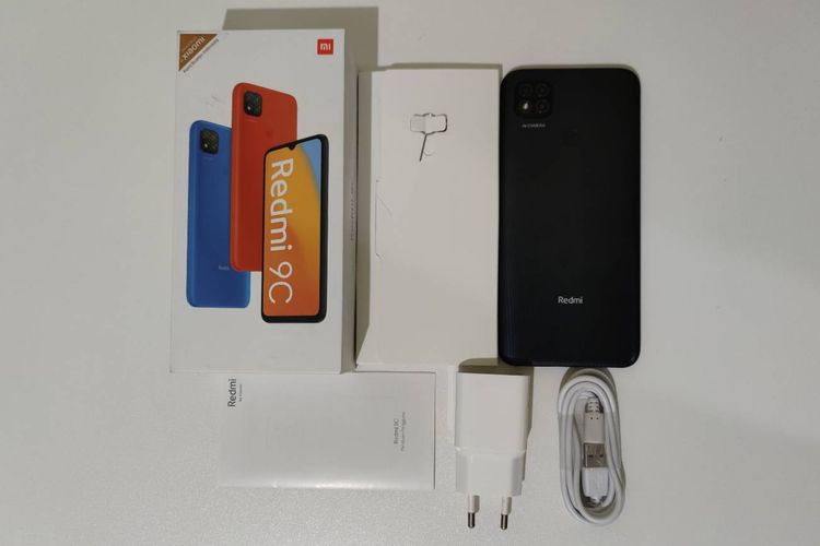 Isi kotak kemasan Redmi 9C