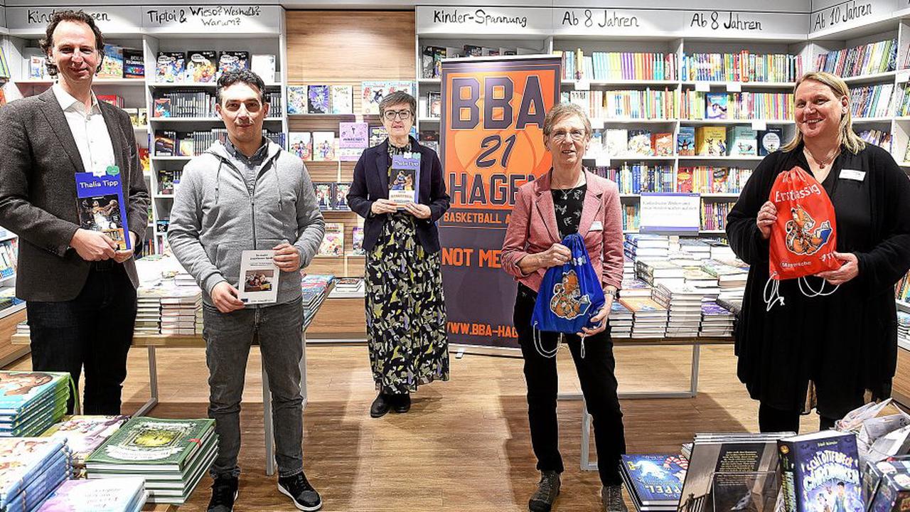 Förderung mit Buch und Ball: BBA Hagen kooperiert mit Thalia