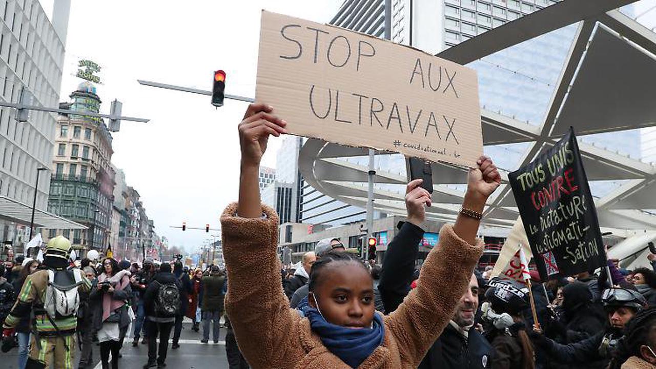 Corona-Proteste in Brüssel: Polizei setzt Wasserwerfer und Tränengas ein