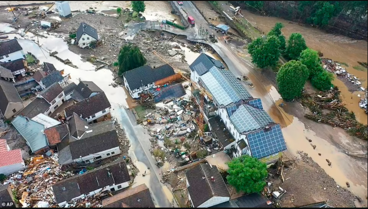 20 dead and 70 people missing as floods destroy buildings and leave families trapped on rooftops in Germany (photos)