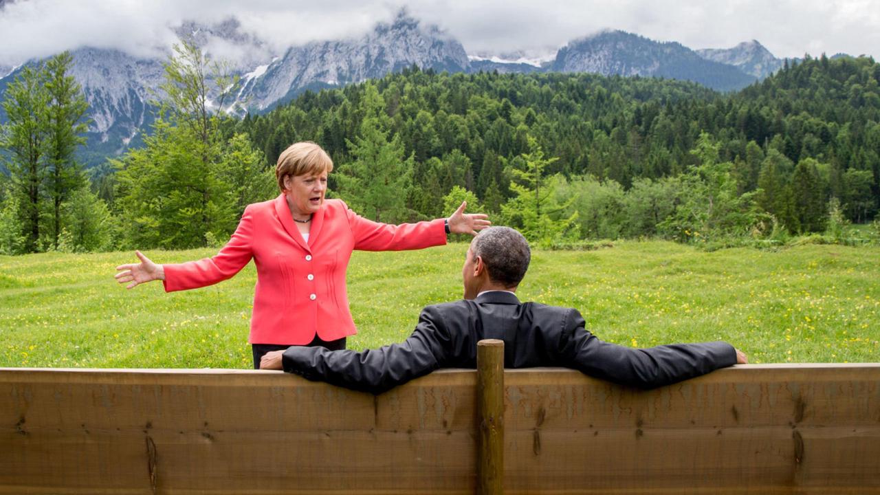 In Erinnerung an Merkel und Obama - G7 posiert vor Holzbank