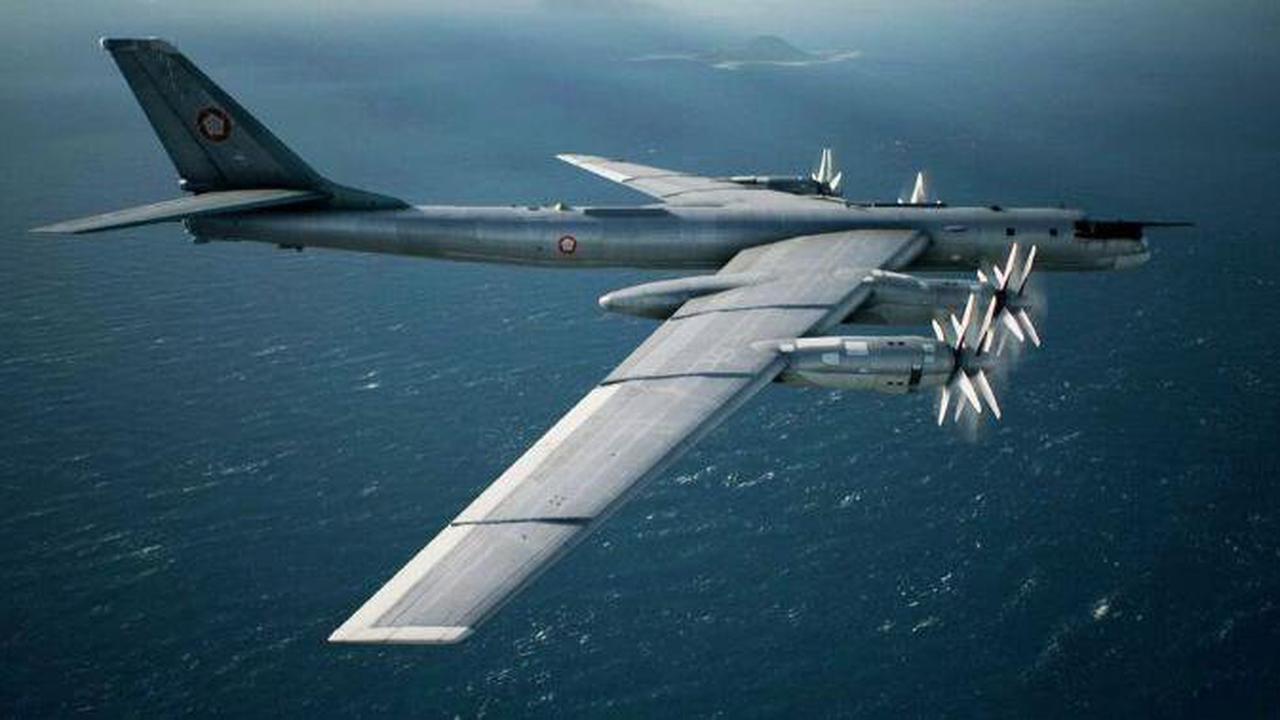 Военные самолеты России и КНР провели полет во время визита Байдена в Японию