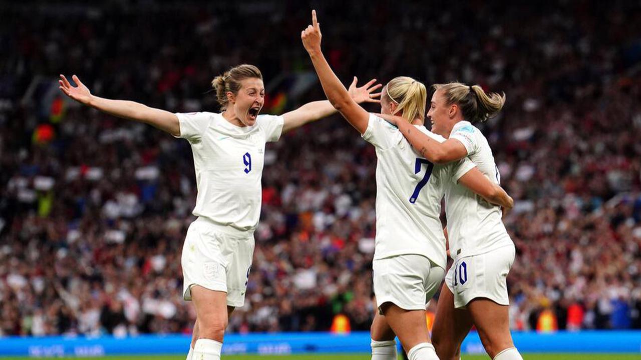Auftaktspiel: Ball knapp hinter der Linie - England führt gegen Österreich