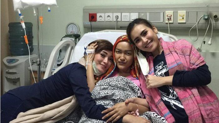 Sahabat Ayu Ting Ting meninggal dunia