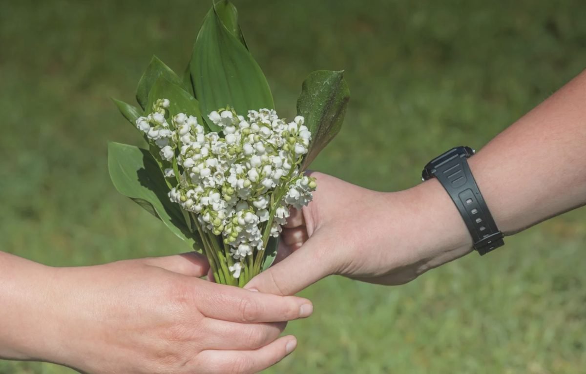 1er Mai Et Covid 19 La Vente Du Muguet Encadree Opera News