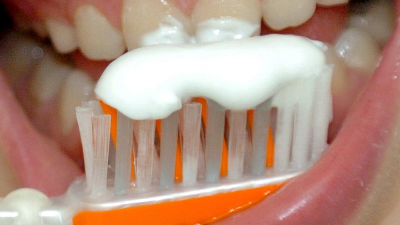 Titandioxid: In Lebensmitteln ist der Farbstoff E171 verboten – in Zahnpasta erlaubt