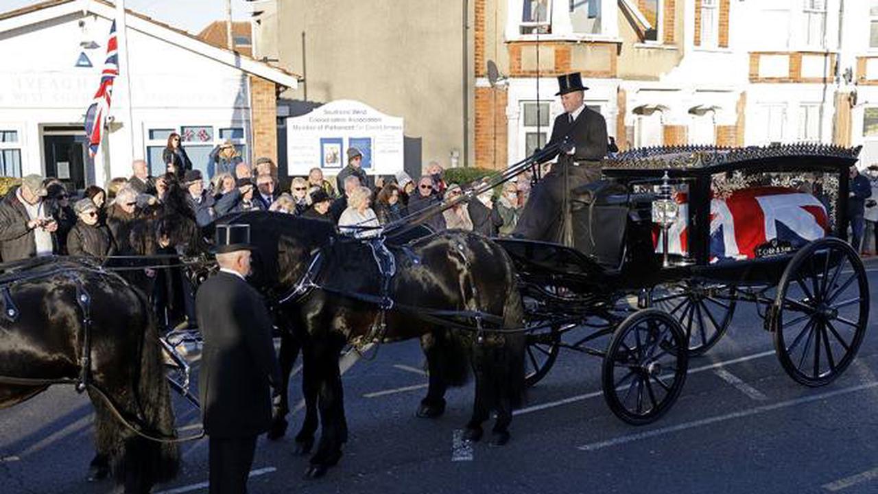 Royaume-Uni: funérailles avec les honneurs pour le député britannique poignardé