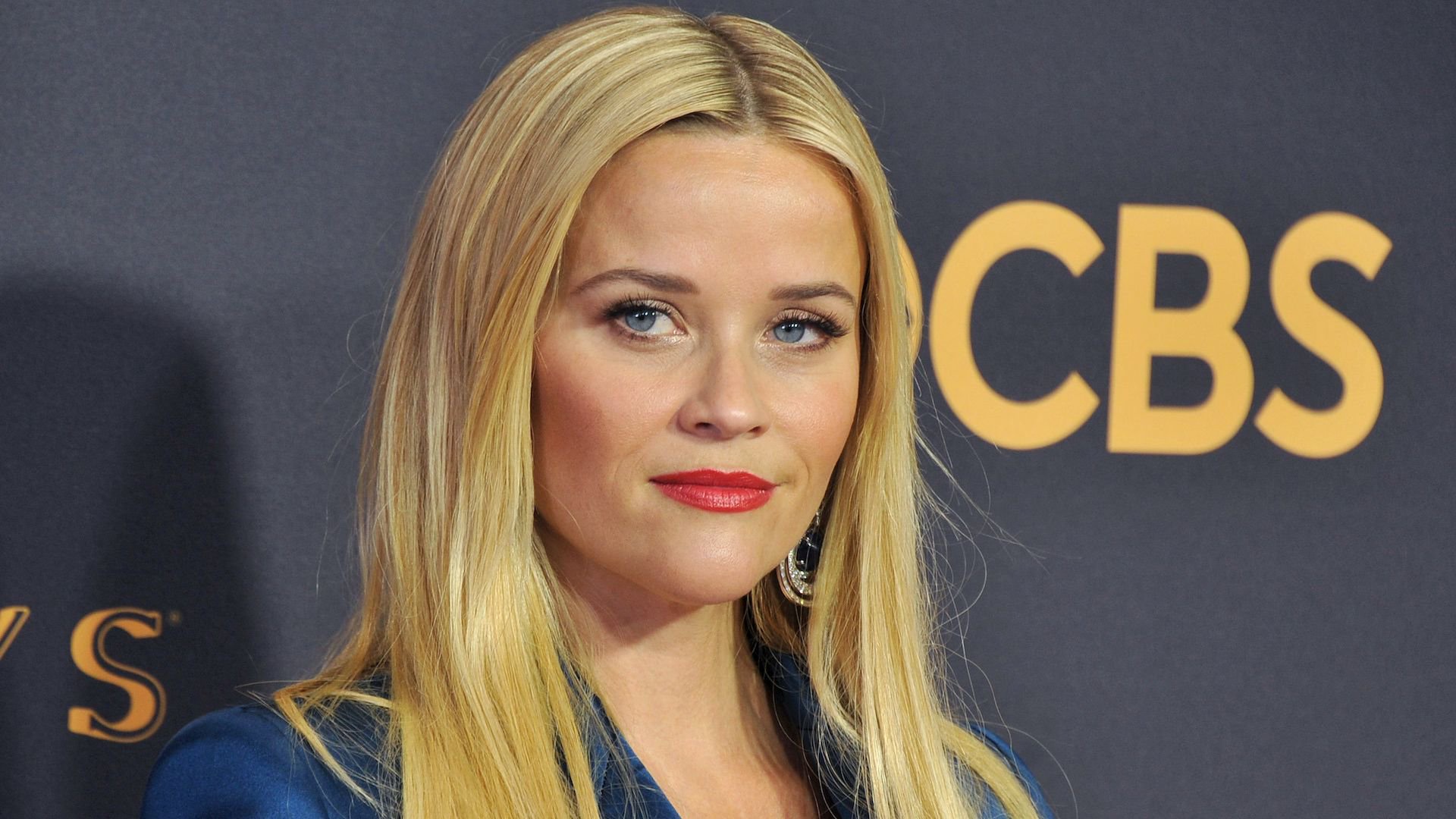 Reese Witherspoon Diese Bluse Ist Im Sommer 2021 Der Wichtigste Trend Opera News