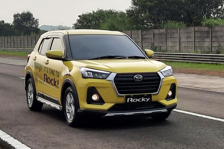Test Drive Daihatsu Rocky 1.2 L 