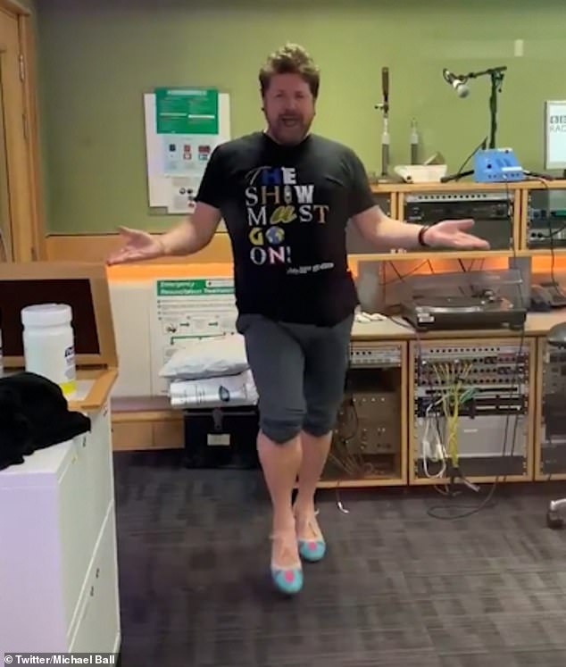 Michael Ball Slips Into High Heels And Dances To You Can T Stop The Beat In Hilarious Clip Ahead Of His Return To Hairspray As Edna Turnblad Opera News