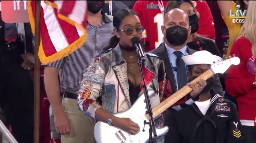 Watch H E R Sing America The Beautiful At The 21 Super Bowl Opera News