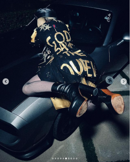 Pop Queen, Madonna flaunts her backside in new racy photos