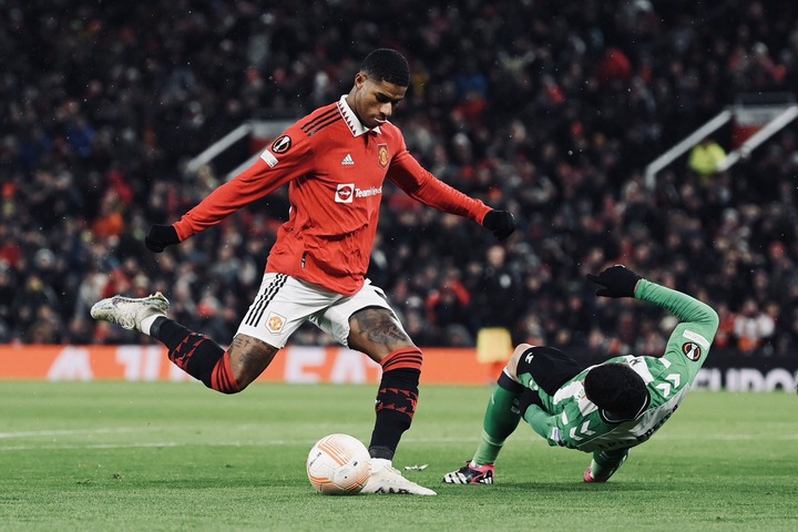 Marcus Rashford shoots.