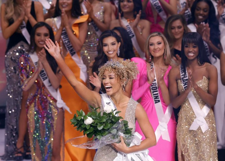 News reporter, Elle Smith crowned Miss USA 2021 (photos)