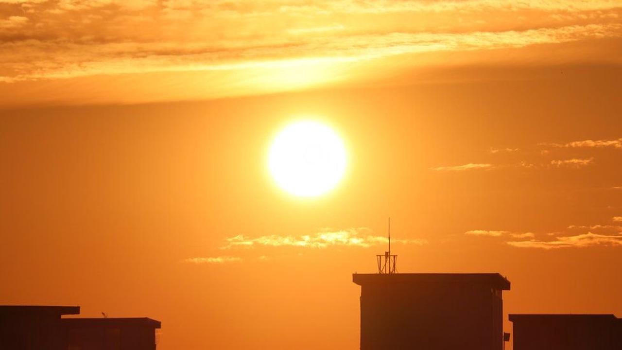 Heatwave: Met Éireann issues heat warning for Ireland