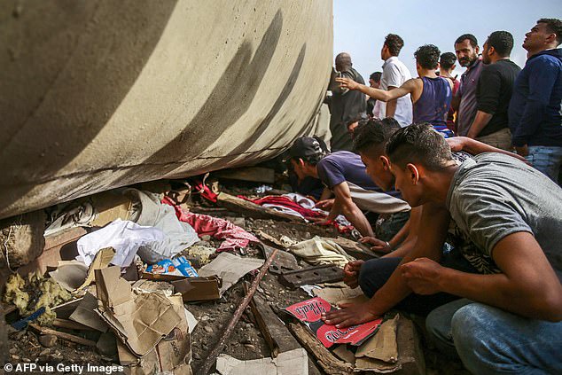 At least 11 people are killed and 100 injured as four passenger train carriages derail in Egypt?(photos)