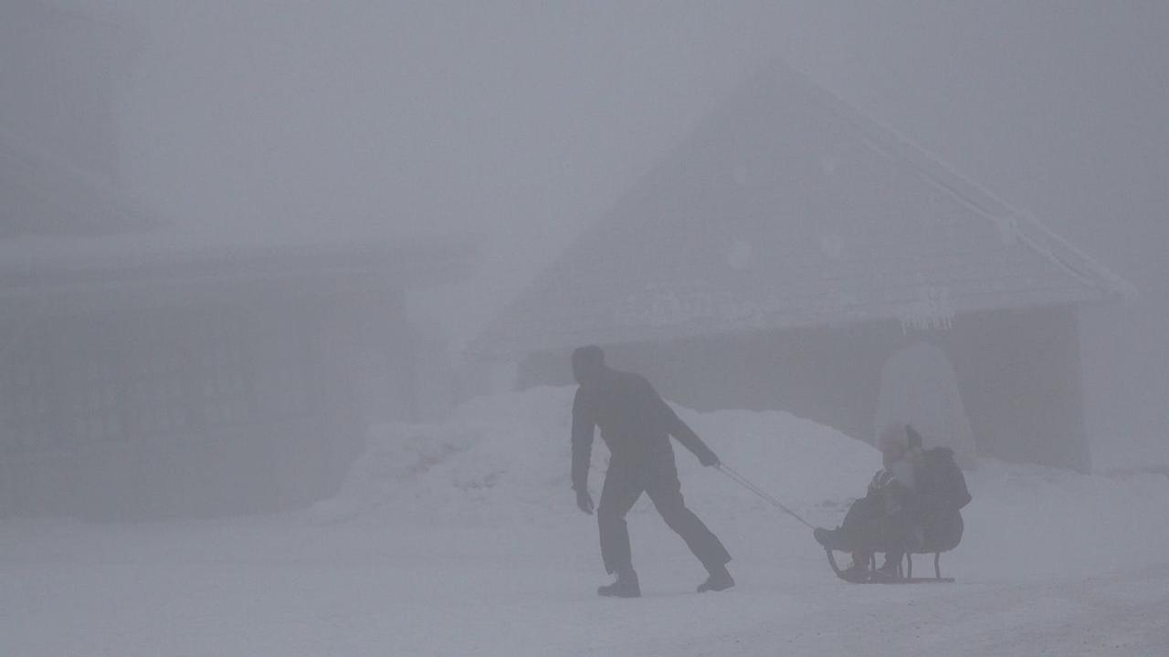 Trotz Nebel, Sturm und Frost wagen sich Wanderer auf den Brocken